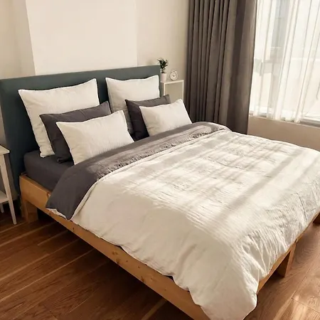 Sunny And Cozy In The Center With Free Parking Apartament