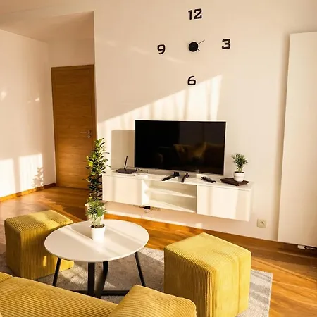 Sunny And Cozy In The Center With Free Parking Apartament *