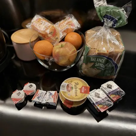 Lägenhet Sunny And Cozy In The Center With Free Parking *