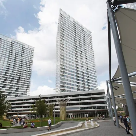 Sunny And Cozy In The Center With Free Parking