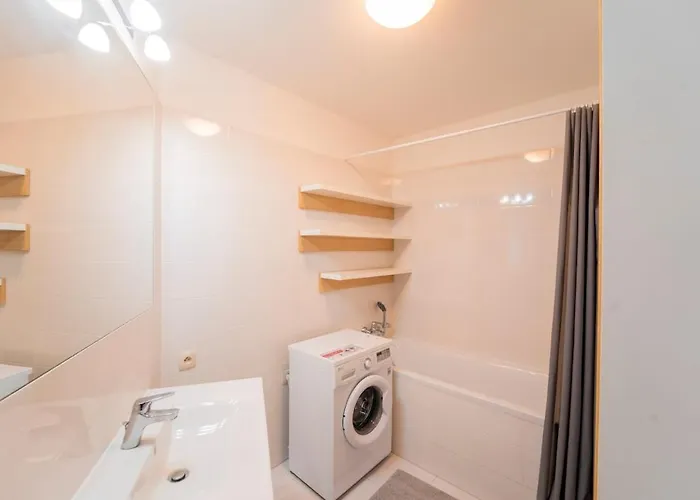 Sunny And Cozy In The Center With Free Parking Bratysława