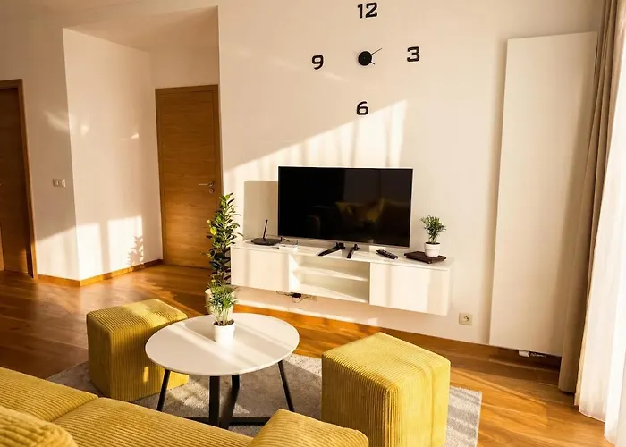 Sunny And Cozy In The Center With Free Parking 公寓 *