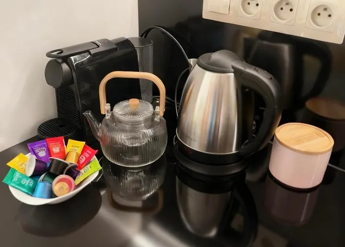 公寓 Sunny And Cozy In The Center With Free Parking