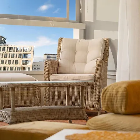 Sunny And Cozy In The Center With Free Parking Апартаменти