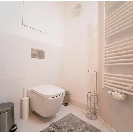 Appartamento Sunny And Cozy In The Center With Free Parking Bratislava