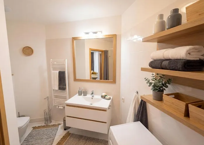 Sunny And Cozy In The Center With Free Parking Апартаменти