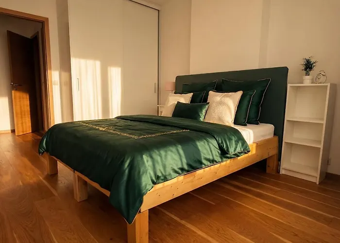 Sunny And Cozy In The Center With Free Parking Апартаменти