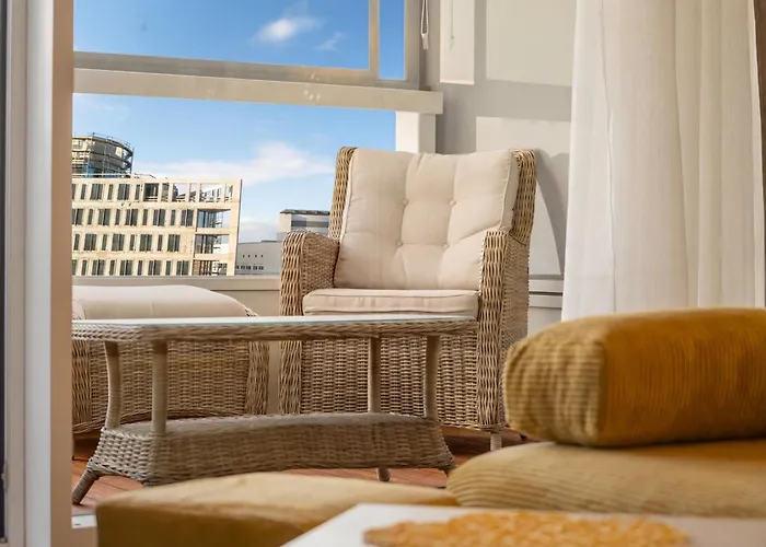 Sunny And Cozy In The Center With Free Parking Appartamento