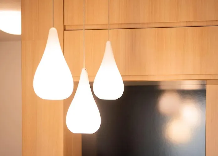 Sunny And Cozy In The Center With Free Parking *